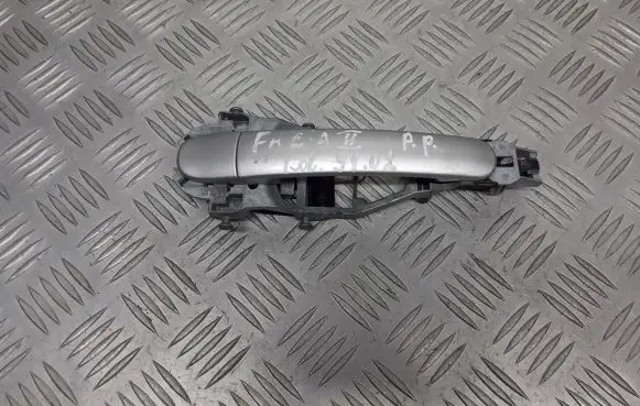 Skoda Fabia Mk2 (5J) Front door exterior handle/bracket 