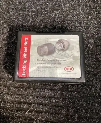 KIA Sportage Anti-theft wheel nuts and lock LP490ADU00