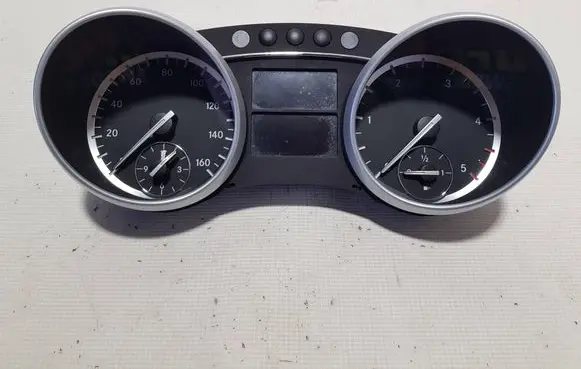 Mercedes-Benz R W251 Speedometer (instrument cluster) 2519006100FR A2519006100