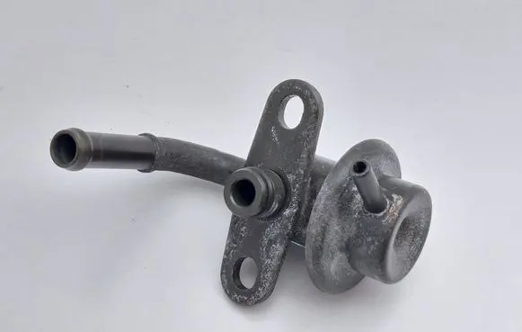 KIA Clarus Fuel pressure regulator