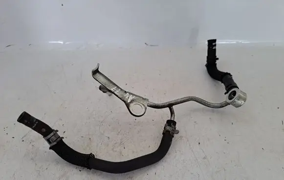 Toyota Avensis T270 Fuel return line/hose 2376226021