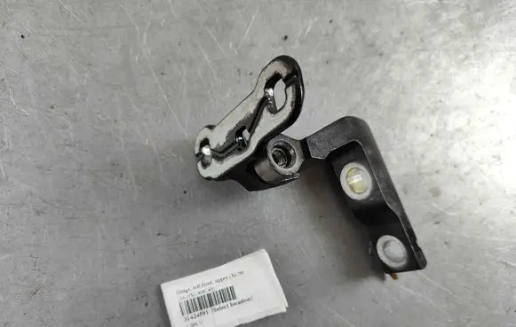 Volvo XC40 Front door upper hinge 31424591