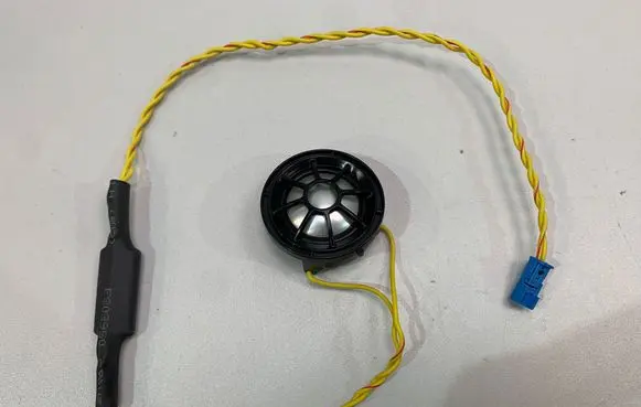 BMW i4 High frequency speaker in the rear doors 9226357