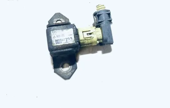 Mitsubishi Outlander Airbag deployment crash/impact sensor mr587733 w002t01671