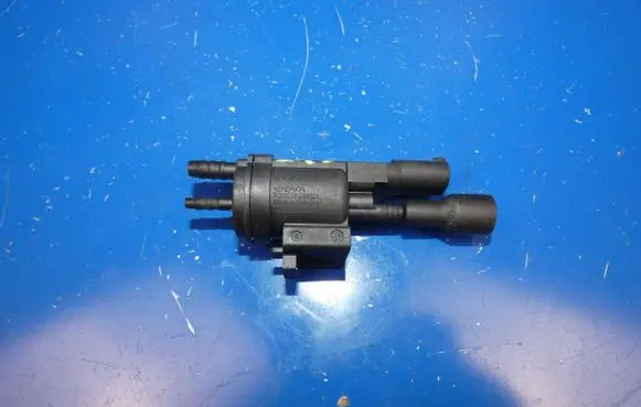 Mercedes-Benz E W213 Turbo solenoid valve A0005003201 82000582498