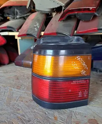 Volkswagen PASSAT B3 Rear/tail lights 333945111