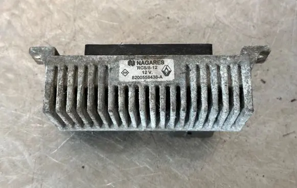 Renault Scenic III - Grand scenic III Glow plug pre-heat relay 8200558438