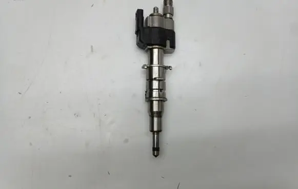BMW 7 F01 F02 F03 F04 Fuel injector 10181010