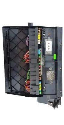 BMW 5 E39 Fuse module 8159711