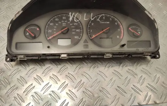 Volvo V70 Speedometer (instrument cluster) 8637994 8602472 69294640T
