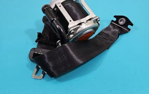 Rear seatbelt