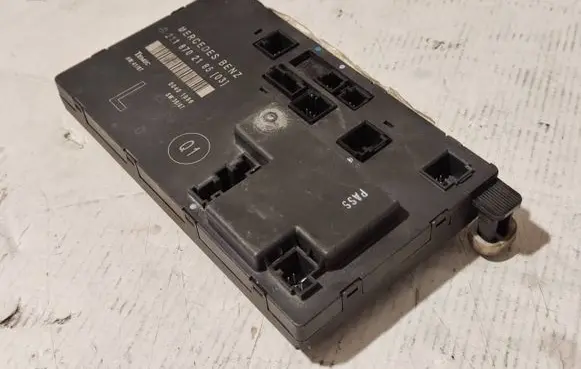 Mercedes-Benz E W211 Door control unit/module 2118702185 00401696