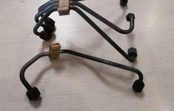 Volvo S80 Fuel injector supply line/pipe 