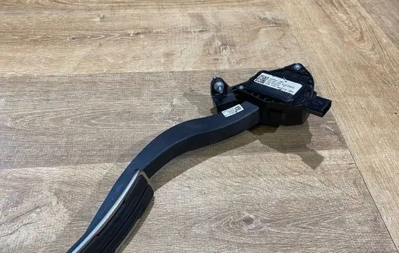 Land Rover Range Rover Velar Accelerator throttle pedal J8A2-9F836-AC J8A29F836AC J8A2-9F836