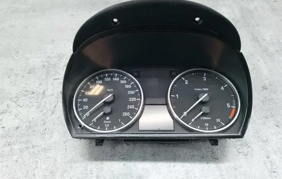 Speedometer (instrument cluster)