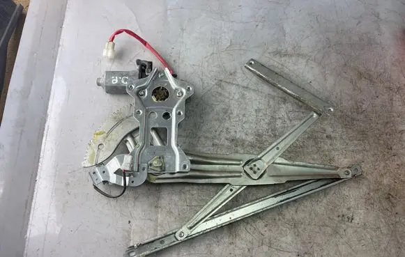 Mitsubishi Pajero Sport I Front door window regulator with motor 5713a020 2621003200