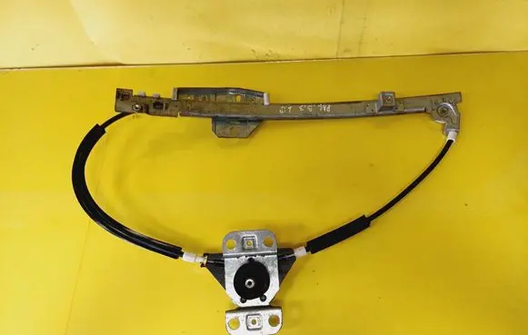 Volkswagen PASSAT B3 Rear door manual window regulator 357839401