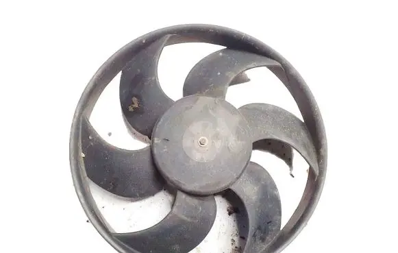 Peugeot 405 Radiator cooling fan shroud 8120d60