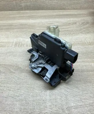 Volkswagen PASSAT B5.5 Front door lock 3B1837016CA