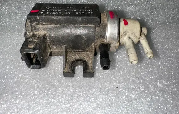 Volkswagen PASSAT B5.5 Turbo solenoid valve 8D0906627B
