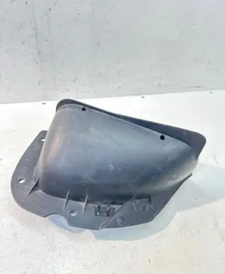 Front wheel arch liner splash guards