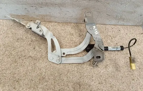 Engine bonnet/hood hinges