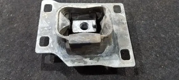 Ford Focus Engine mount bracket 98ab7m121aj