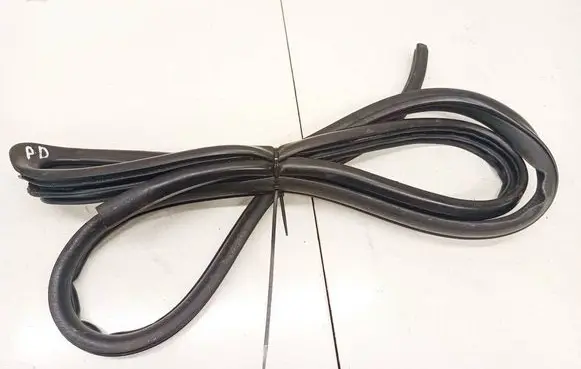 Toyota Avensis T250 Rubber seal front coupe door 