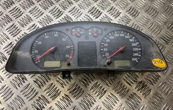 Volkswagen PASSAT B5 Speedometer (instrument cluster) 3B0919881F