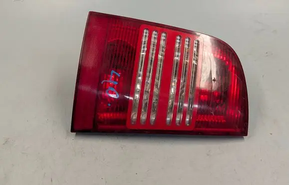 Skoda Octavia Mk1 (1U) Rear/tail lights 1U9945095 1U9945111