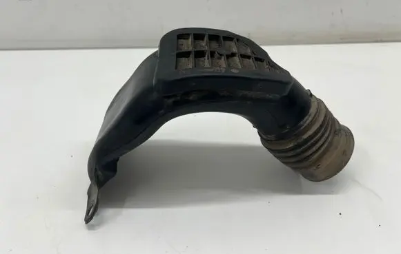 Renault Captur II Air intake duct part 165556525R