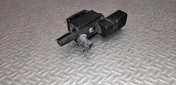 Volkswagen PASSAT B6 Turbo solenoid valve 037906283C 72288000