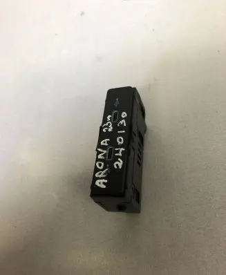 Seat Arona USB socket connector 575035736a