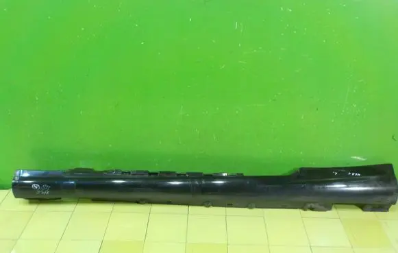 Mercedes-Benz E C207 W207 Side skirt front trim A2076901740 NAKLADKA
