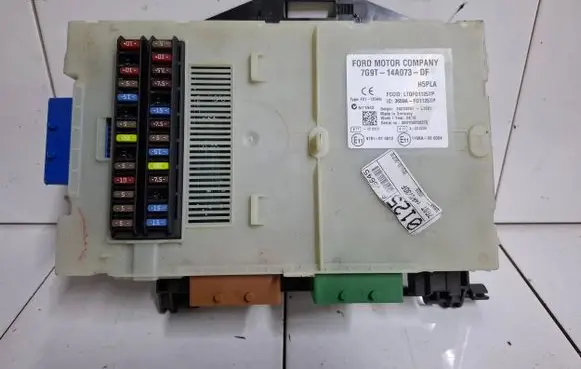 Ford Mondeo MK IV Fuse module 7G9T14A073DF 7g9t14a073df 28233297