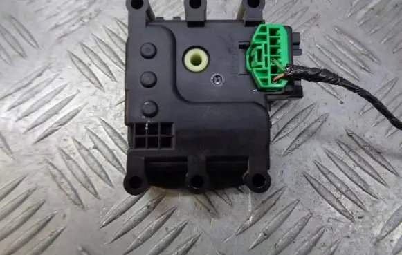 Mazda 6 A/C air flow flap actuator/motor 