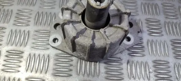 Alfa Romeo 147 Engine mount bracket