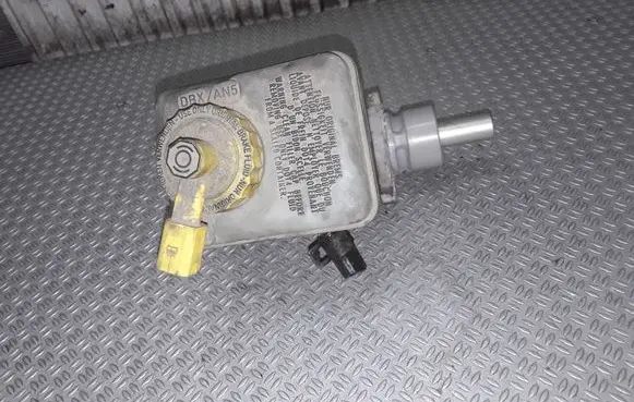 Volkswagen Golf IV Master brake cylinder 21027099