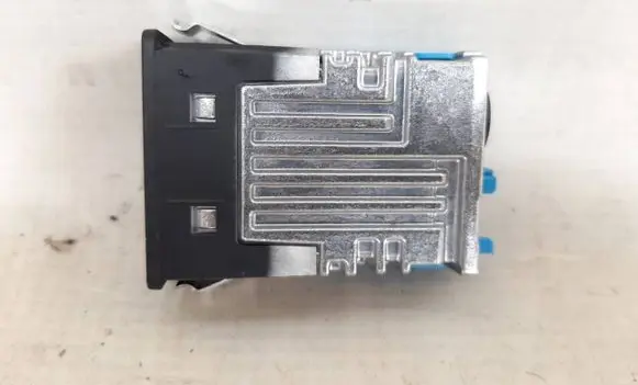 BMW 7 G11 G12 USB socket connector 8711939 84106820397