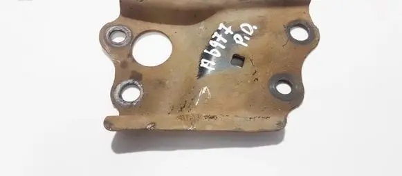 Engine mounting bracket