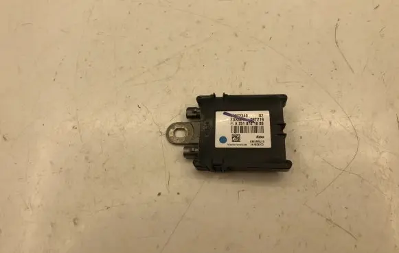 Mercedes-Benz ML W164 Aerial antenna amplifier A2518701889