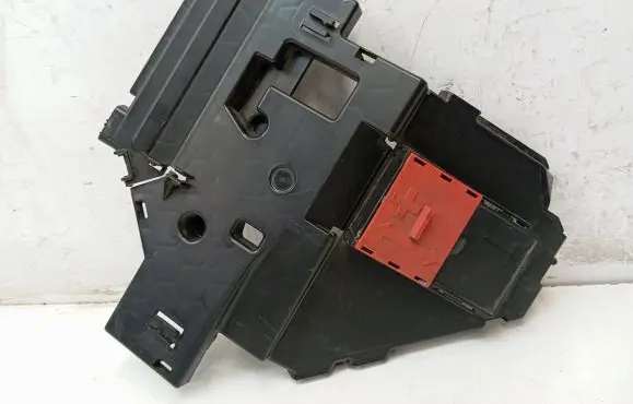 Mercedes-Benz E W213 Fuse box cover DBPD925