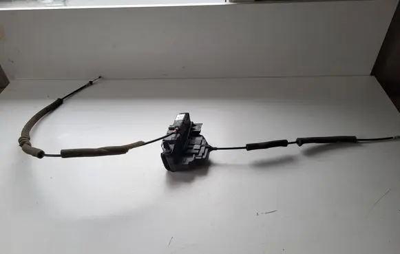 Nissan Leaf I (ZE0) Rear door lock