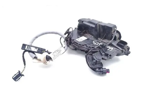 Volkswagen Tiguan Front door lock 5NC837016B