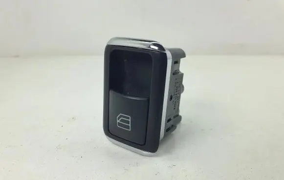 Mercedes-Benz E W212 Electric window control switch A2048707358 03139101