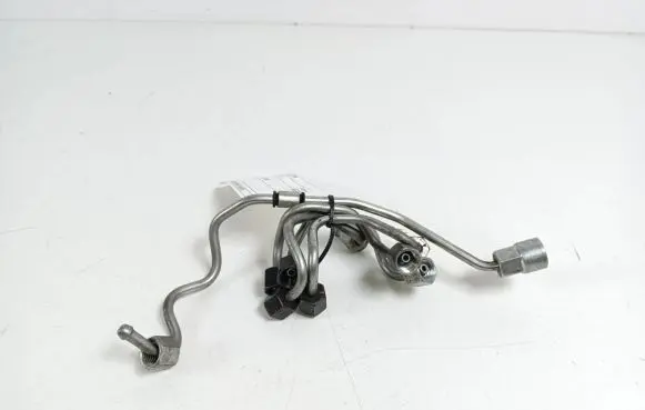 Volvo V40 Fuel injector supply line/pipe 