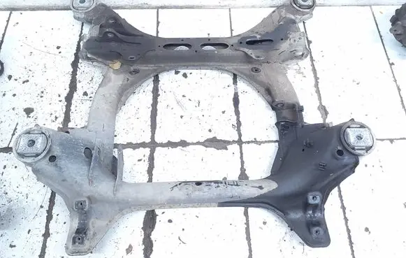 Audi Q7 4L Front subframe 7L0400025