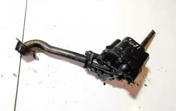 Volkswagen PASSAT B5 Oil pump 026115153a