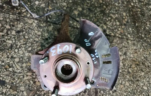Hyundai i20 (PB PBT) Front wheel hub