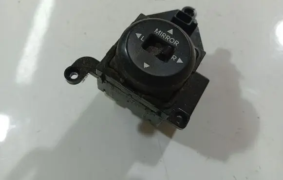 Hyundai i30 Wing mirror switch 